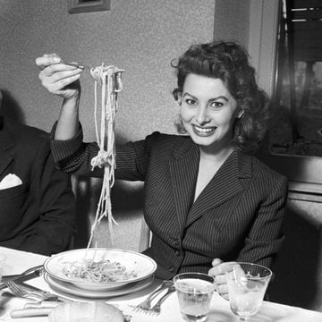 سوفیا لورن با اسپاگتی 